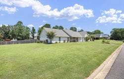2916 Highland Dr, Russellville, AR 72802