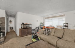 441 W GLOUCESTER St, Gladstone, OR 97027