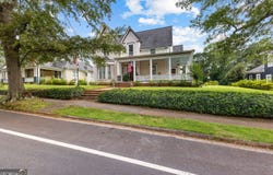 42 W Washington St, Newnan, GA 30263