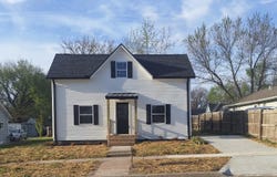565 Jackson St, Marshall, MO 65340