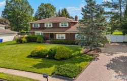 85 Hidden Lake Drive, North Brunswick, NJ 08902