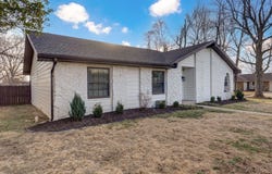 4094 S Eaton Avenue, Springfield, MO 65807