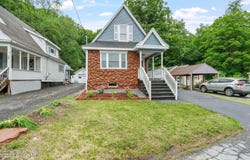 15 McLane Street, Clifton Park, NY 12148