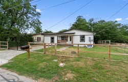 1216 Jones ST, Taylor, TX 76574