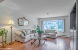 5 Bennington Drive, Toms River, NJ 08757