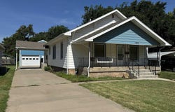 1313 Monroe St, Great Bend, KS 67530