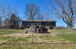12351 E 820th St, Colchester, IL 62326