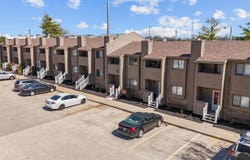 1707 E Walnut Lawn Street, Springfield, MO 65804
