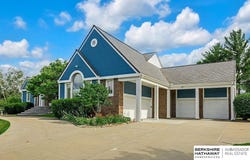 811 Western Hills Drive, Papillion, NE 68046