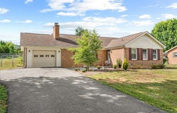 195 Ash Dr, Christiansburg, VA 24073