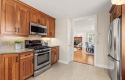 6 Farley Ave, Ipswich, MA 01938