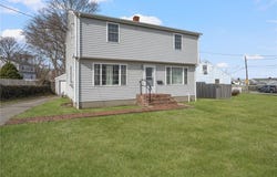 4 Halsey Avenue, Middletown, RI 02842