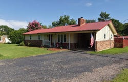 806 Sampson Avenue, Mena, AR 71953