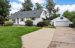 347 24th Avenue SW, Cedar Rapids, IA 52404