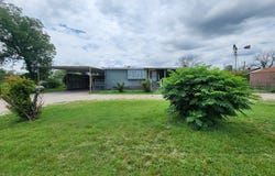 111 W Duncan Ave, Mertzon, TX 76941