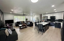 809 Knob Hill Drive, Des Moines, IA 50317