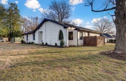4094 S Eaton Avenue, Springfield, MO 65807