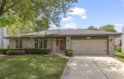 2717 Rolling Meadows Drive, Naperville, IL 60564