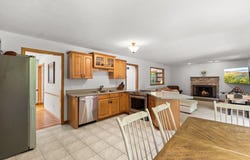 4 Crestwood Dr, Blackstone, MA 01504