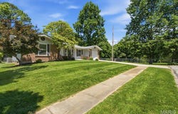 893 Oklahoma Avenue, Ballwin, MO 63021