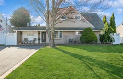 40 Mist Lane, Westbury, NY 11590