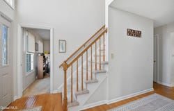 24 Squire Road, Schenectady, NY 12304