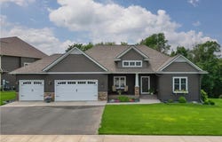 4754 S Oakwood Hills Parkway, Eau Claire, WI 54701