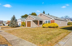 44 NEW CASTLE Drive, SOUTHAMPTON, NJ 08088