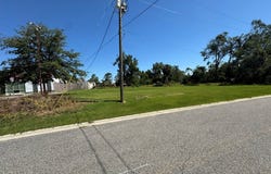 207 S State Street, Lyons, GA 30436