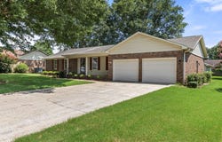 2218 Marietta Ave, Muscle Shoals, AL 35661