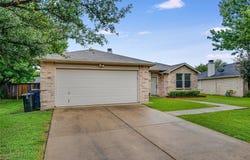 208 Blazing Star Trail, Burleson, TX 76028