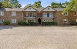 6 Fountain View Circle, Greensboro, NC 27405