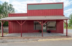 102 S Central Avenue, Lacona, IA 50139
