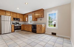 201 Glenfield Rd, North Attleboro, MA 02760