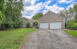 5200 NW Valley View Road, Blue Springs, MO 64015