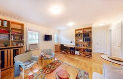 34 Ash St 204, Cambridge, MA 02138