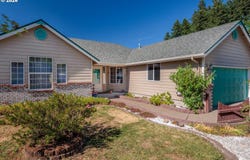 4664 HOLLY St, Springfield, OR 97478