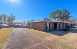 318 Wright Dr, Florence, AL 35633