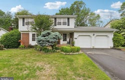 11 MORO DRIVE, HAMILTON, NJ 08619