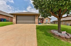 9909 Summerhill Lane, Yukon, OK 73099