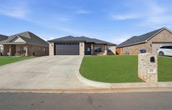 214 NW Sandstone Ave, Cache, OK 73527