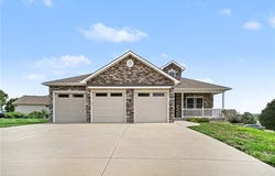 304 Prairie Rose Circle, Smithville, MO 64089