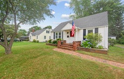 13 Grove Road, Cromwell, CT 06416