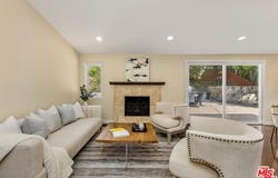 20411 Hatteras St, Woodland Hills, CA 91367