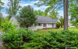 108 Midwood Way, Colonia, NJ 07067