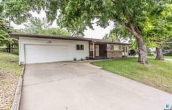 1916 S Kiwanis Ave, Sioux Falls, SD 57105