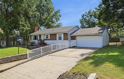 9005 79th Street E, Raytown, MO 64138