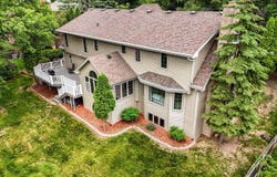 1494 Parkway Dr, Ashwaubenon, WI 54304