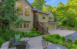 7445 SW CANYON DR, Portland, OR 97225