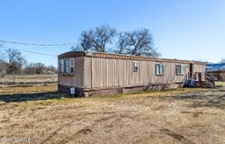 100 Gordon Ln, Wapato, WA 98951